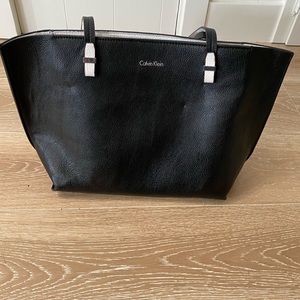 Calvin Klein zip tote pebble leather black white